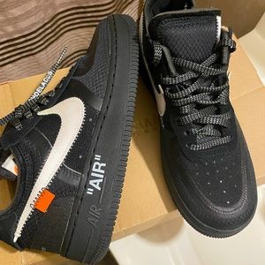 OFF- WHITE x AIR FORCE 1 LOW SNEAKERS (BRAND NEW IN BOX)